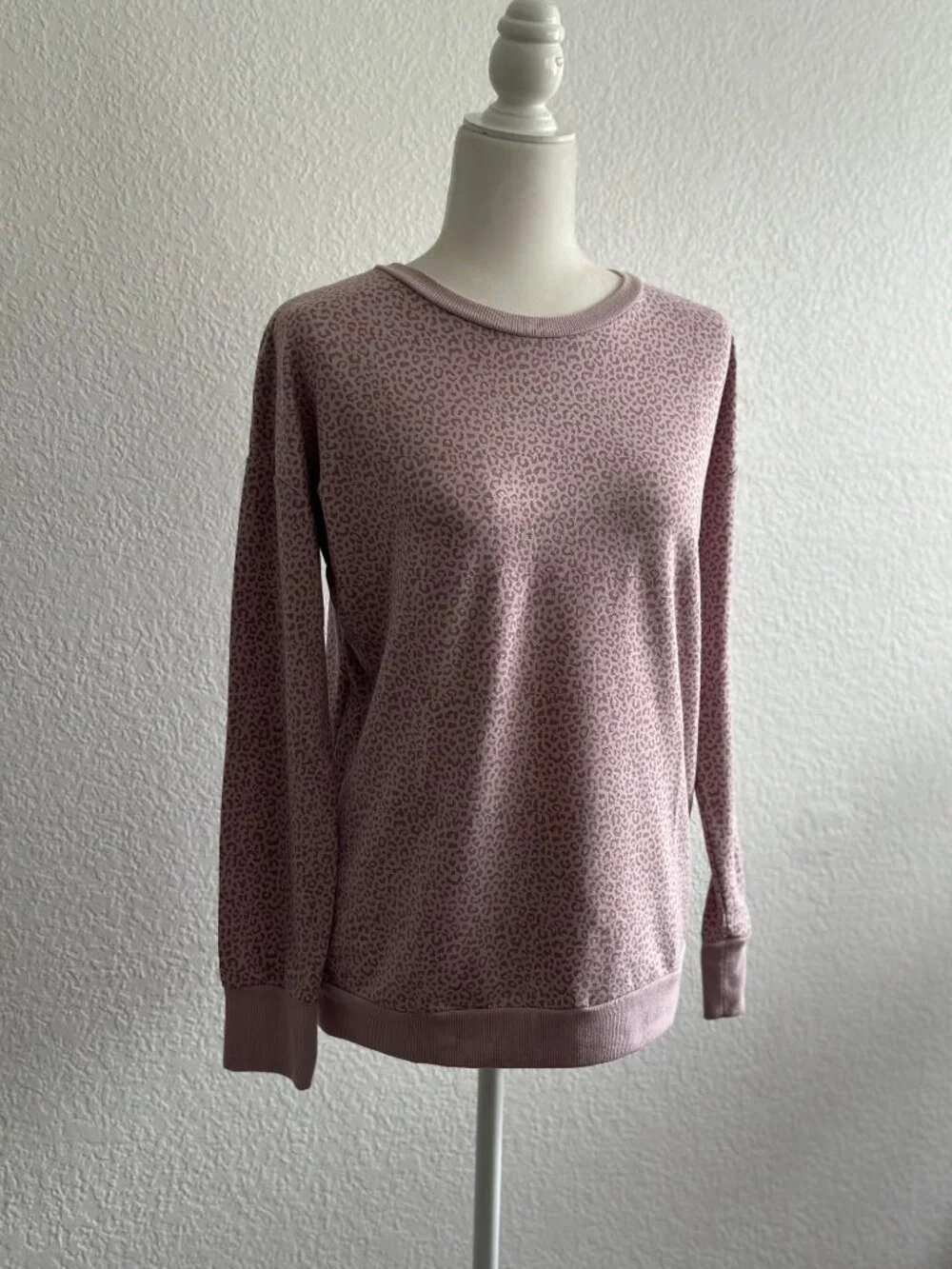 Mondetta Pink Leopard Print Sweatshirt Small Athleisure Crewneck Soft Cozy Top - Picture 3 of 8